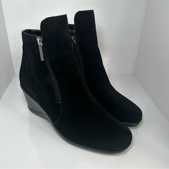 Valdini Women’s Black Suede Ankle Boots, Size 6.5 - Picture 3 of 10